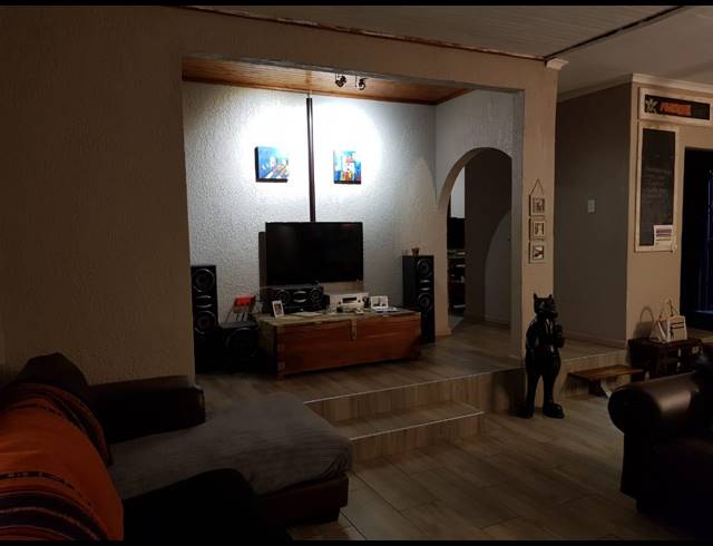 3 BEDROOM HOUSE TO LET IN SAFARI GARDENS